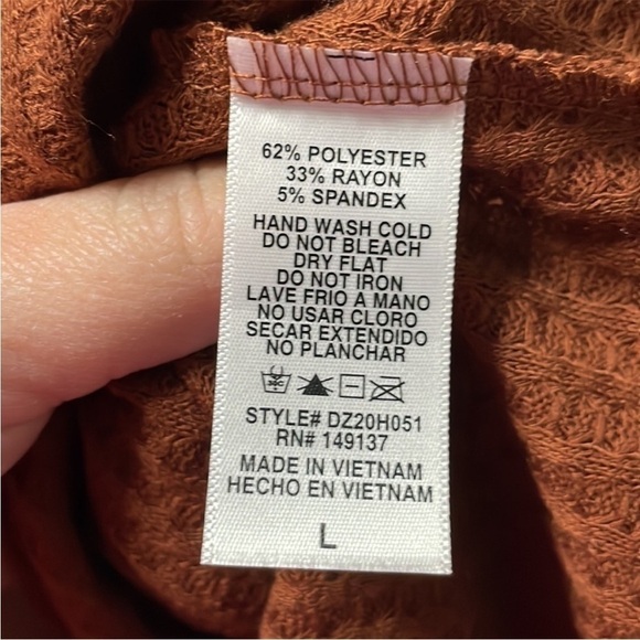 size large V-neck Double Zero waffle knit long sleeve top - Picture 5 of 5